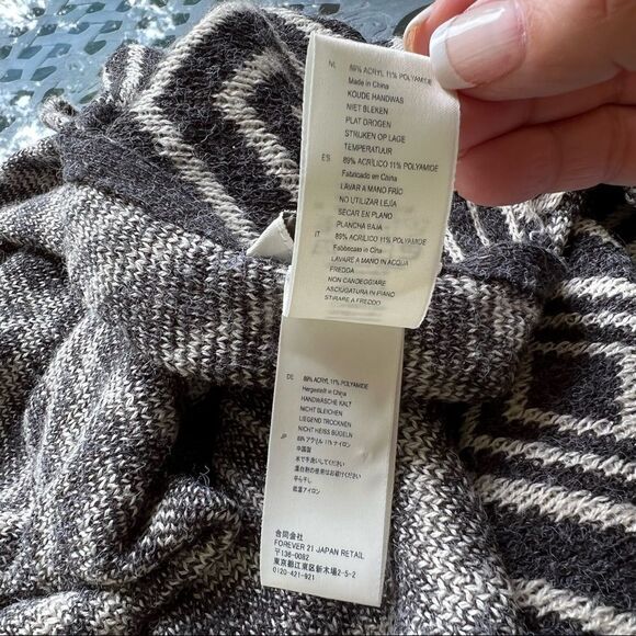 Black & White Cardigan SweaterWrap with Wings Sleeves size Medium - Picture 14 of 15